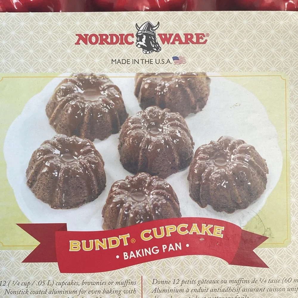 NWT Nordic Ware Bundt Cupcaking Baking Pan in Red